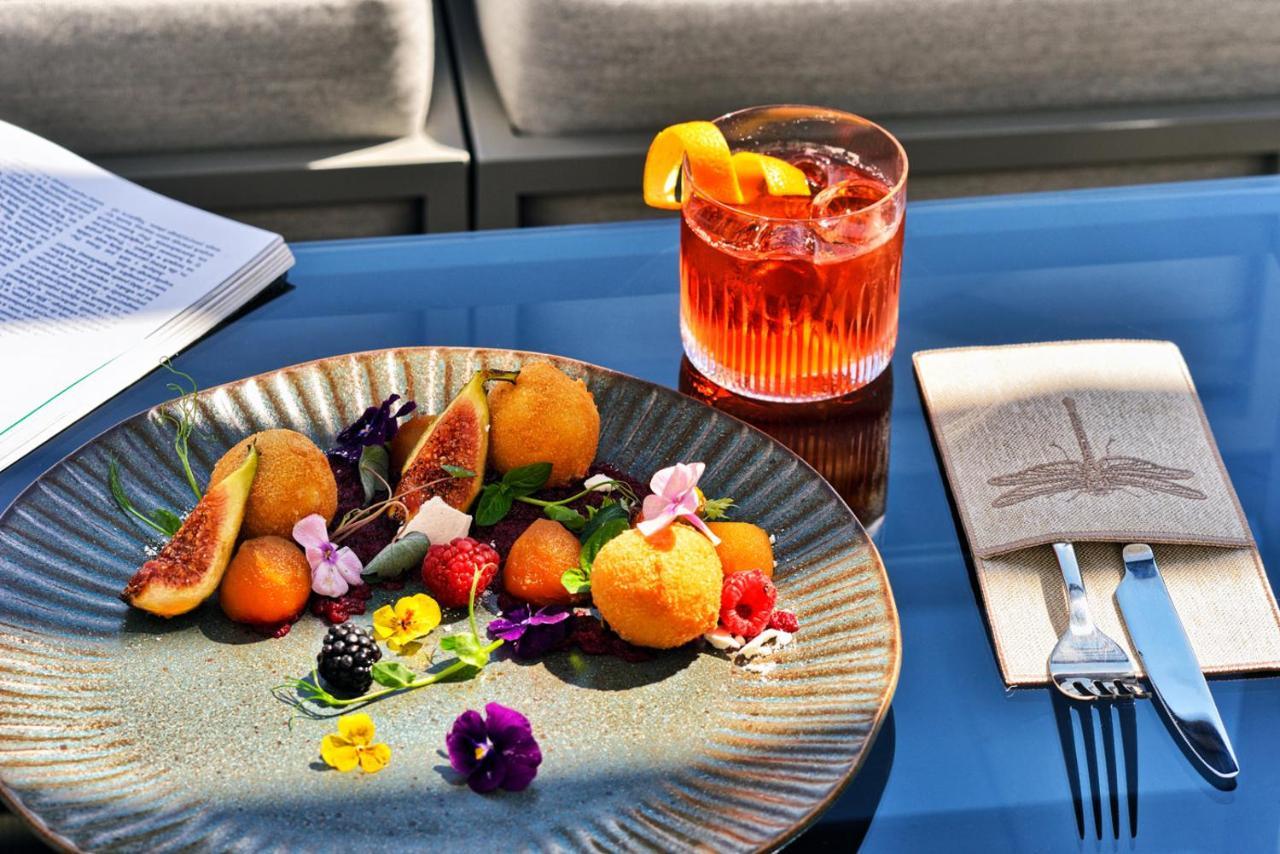 Hotel Ferreus Modern Art Deco Krakau Buitenkant foto A Negroni cocktail