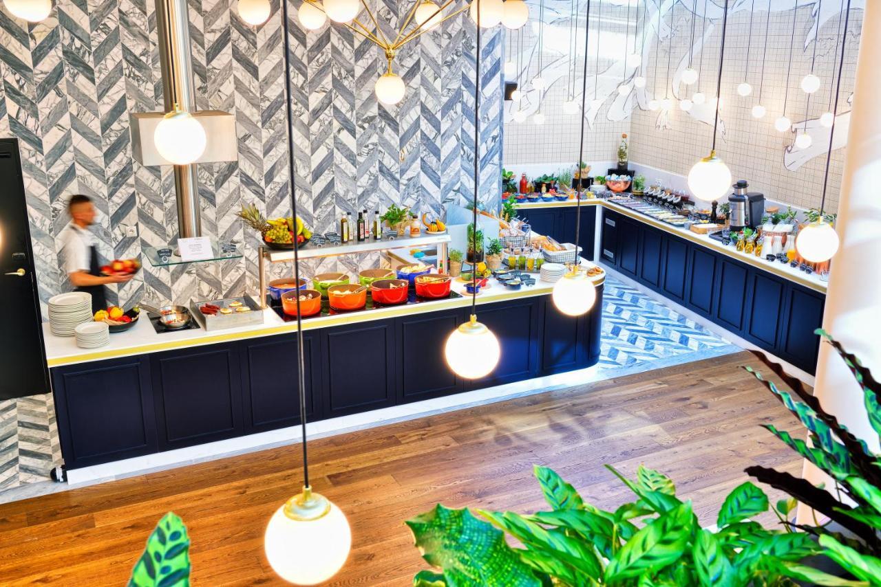 Hotel Ferreus Modern Art Deco Krakau Buitenkant foto The kitchen at the restaurant