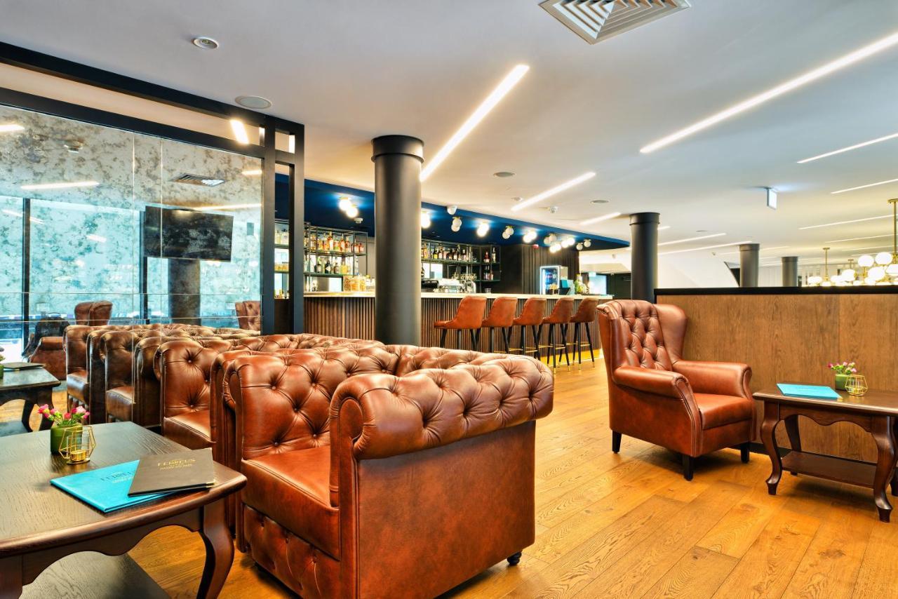 Hotel Ferreus Modern Art Deco Krakau Buitenkant foto The lounge at London Heathrow Airport