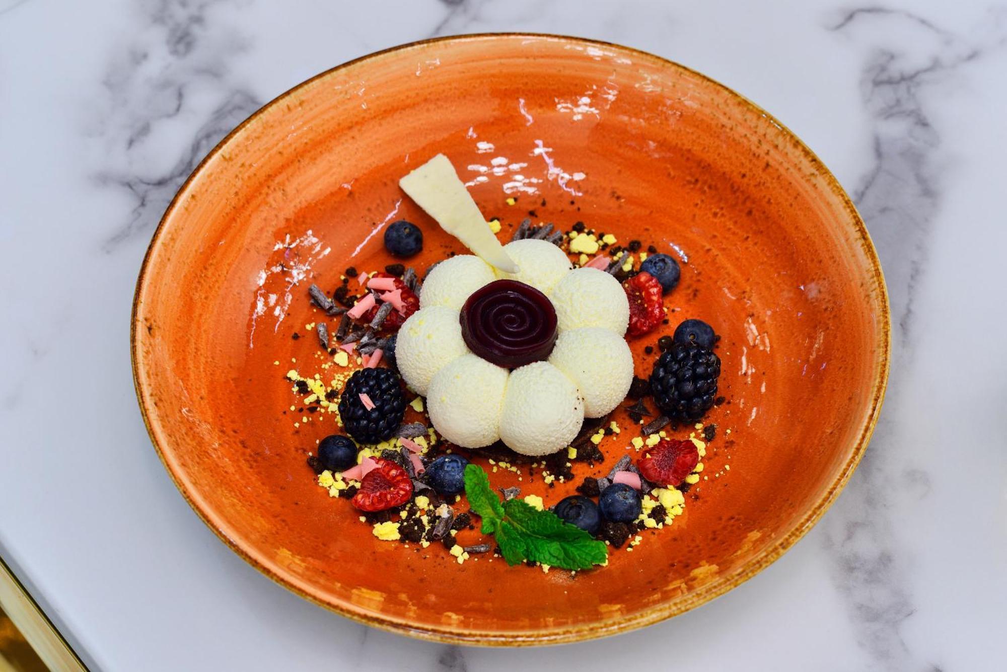 Hotel Ferreus Modern Art Deco Krakau Buitenkant foto A semifreddo dessert